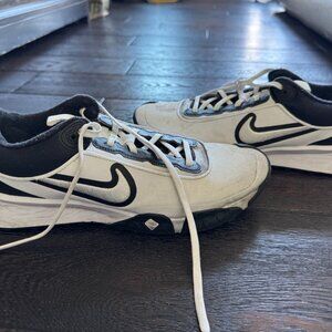 Nike Air Diamond Varsity Turf size 10.5 Men